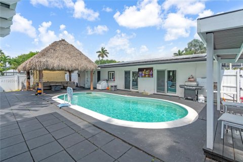 House in Davie, Florida 3 bedrooms, 111.85 sq.m. № 2049688 - photo 22