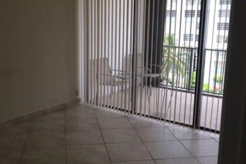 Copropriété à louer à Miami, Floride: 1 chambre, 98.85 m2 № 2146875 - photo 6