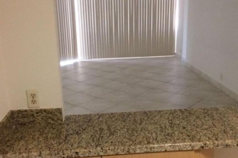 Copropriété à louer à Miami, Floride: 1 chambre, 98.85 m2 № 2146875 - photo 3