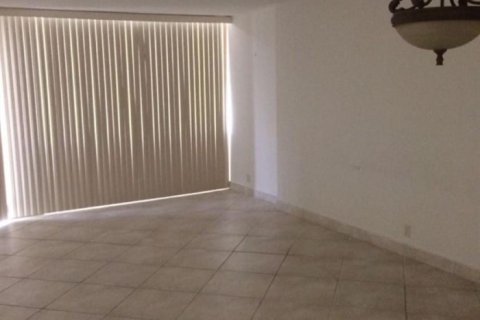 Copropriété à louer à Miami, Floride: 1 chambre, 98.85 m2 № 2146875 - photo 8