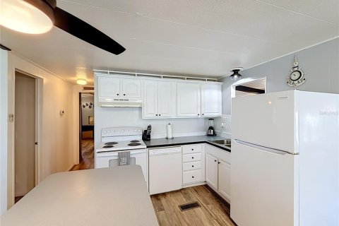 Casa en venta en Tavares, Florida, 3 dormitorios, 142.7 m2 № 2197596 - foto 4