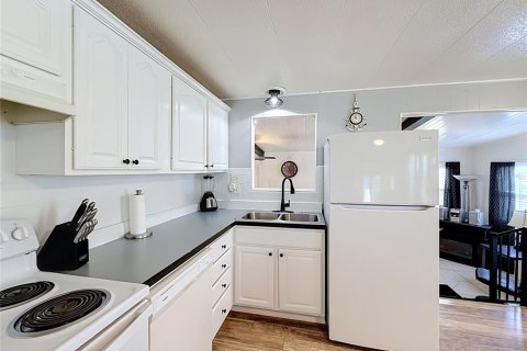 Casa en venta en Tavares, Florida, 3 dormitorios, 142.7 m2 № 2197596 - foto 5