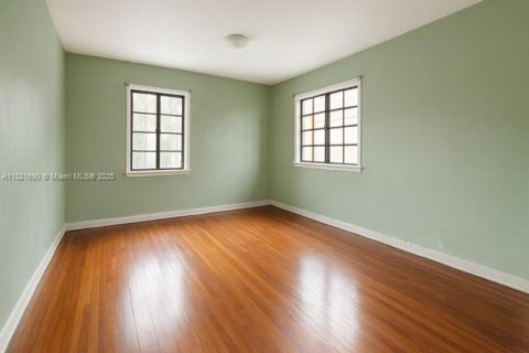 House in West Miami, Florida 3 bedrooms, 164.16 sq.m. № 1783919 - photo 17