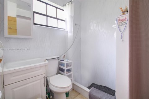 House in West Miami, Florida 3 bedrooms, 164.16 sq.m. № 1783919 - photo 24