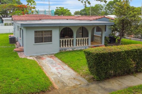 House in West Miami, Florida 3 bedrooms, 164.16 sq.m. № 1783919 - photo 28