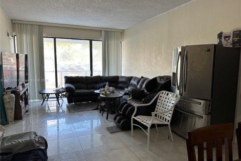 Купить кондоминиум в Авентура, Флорида 2 спальни, 93.37м2, № 1951566 - фото 3