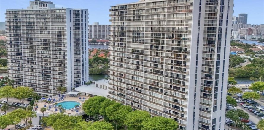 Кондоминиум с 2 спальнями в Авентура, Флорида № 1951566