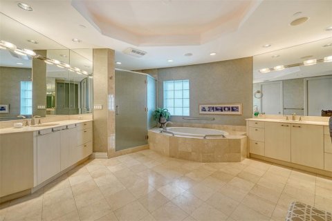 Condo in Sarasota, Florida, 3 bedrooms  № 1798522 - photo 19