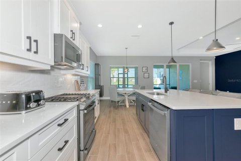 House in Sarasota, Florida 3 bedrooms, 191.75 sq.m. № 1801559 - photo 18