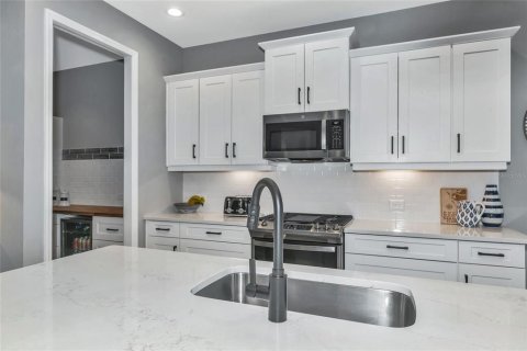 House in Sarasota, Florida 3 bedrooms, 191.75 sq.m. № 1801559 - photo 15