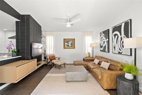 House in Sarasota, Florida 3 bedrooms, 123.37 sq.m. № 2199375 - photo 17
