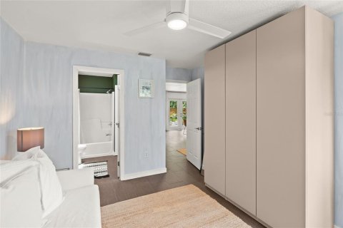 House in Sarasota, Florida 3 bedrooms, 123.37 sq.m. № 2199375 - photo 25