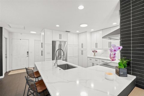 House in Sarasota, Florida 3 bedrooms, 123.37 sq.m. № 2199375 - photo 6