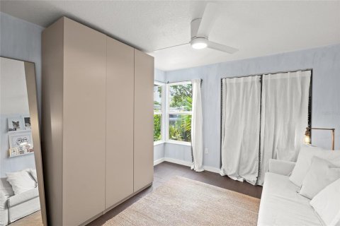 House in Sarasota, Florida 3 bedrooms, 123.37 sq.m. № 2199375 - photo 24