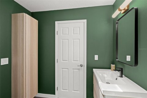 House in Sarasota, Florida 3 bedrooms, 123.37 sq.m. № 2199375 - photo 28