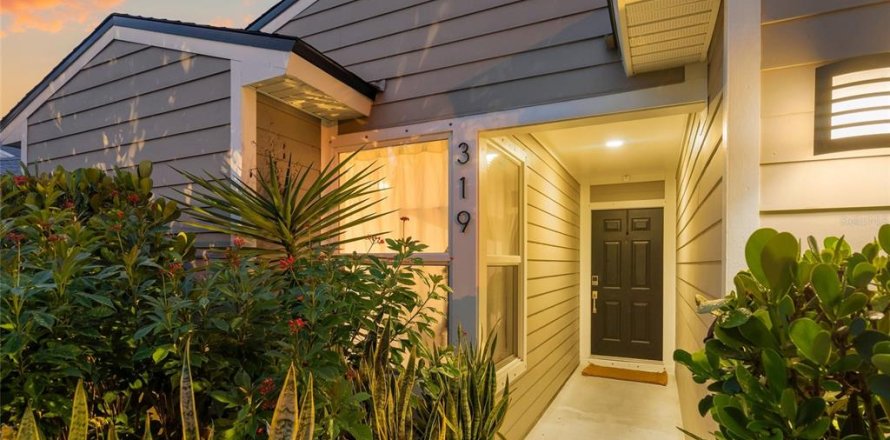 House in Sarasota, Florida 3 bedrooms, 123.37 sq.m. № 2199375