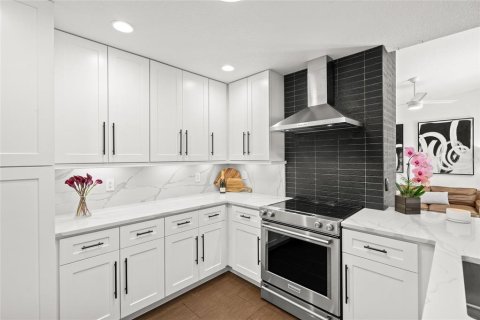 House in Sarasota, Florida 3 bedrooms, 123.37 sq.m. № 2199375 - photo 8