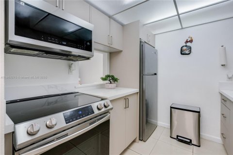 Condominio en venta en Miami, Florida, 2 dormitorios, 84.17 m2 № 1979470 - foto 2