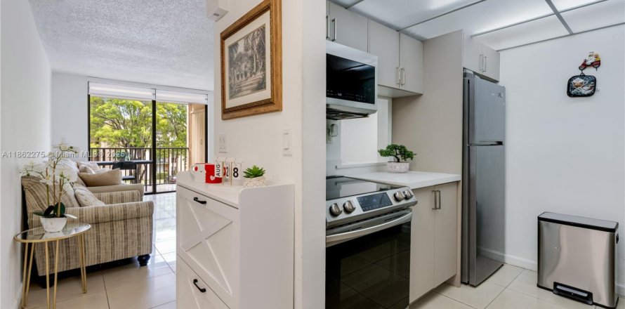 Condominio en Miami, Florida, 2 dormitorios  № 1979470
