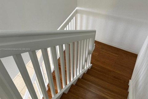 House in Miami, Florida 3 bedrooms, 110.55 sq.m. № 1985370 - photo 21