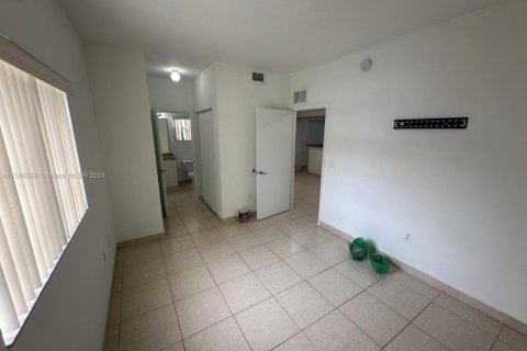 House in Miami, Florida 3 bedrooms, 110.55 sq.m. № 1985370 - photo 7