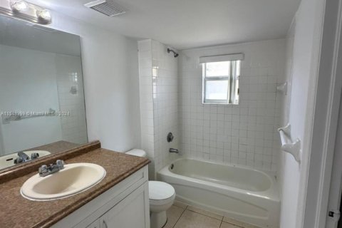 House in Miami, Florida 3 bedrooms, 110.55 sq.m. № 1985370 - photo 20