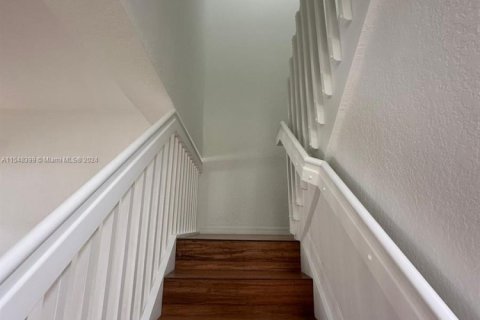 House in Miami, Florida 3 bedrooms, 110.55 sq.m. № 1985370 - photo 9