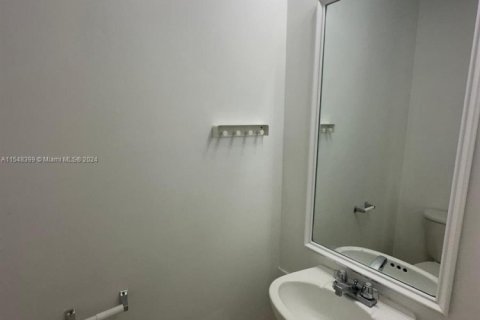 House in Miami, Florida 3 bedrooms, 110.55 sq.m. № 1985370 - photo 8