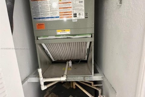 House in Miami, Florida 3 bedrooms, 110.55 sq.m. № 1985370 - photo 22