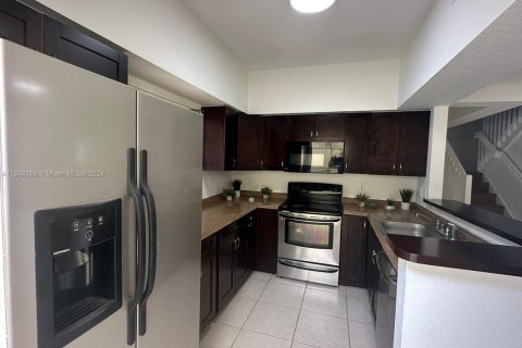 House in Miami, Florida 3 bedrooms, 110.55 sq.m. № 1985370 - photo 4