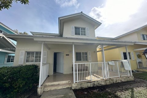 House in Miami, Florida 3 bedrooms, 110.55 sq.m. № 1985370 - photo 1