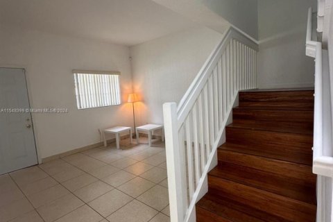 House in Miami, Florida 3 bedrooms, 110.55 sq.m. № 1985370 - photo 6