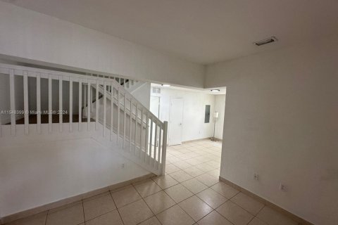 House in Miami, Florida 3 bedrooms, 110.55 sq.m. № 1985370 - photo 18