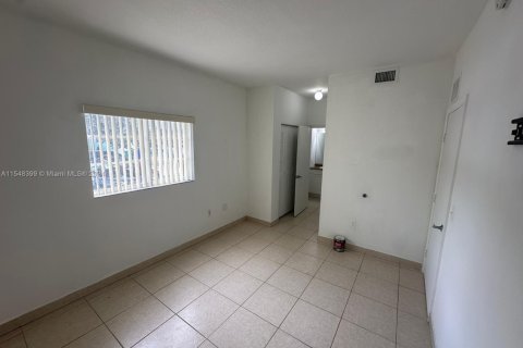 House in Miami, Florida 3 bedrooms, 110.55 sq.m. № 1985370 - photo 16