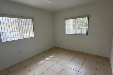 House in Miami, Florida 3 bedrooms, 110.55 sq.m. № 1985370 - photo 11