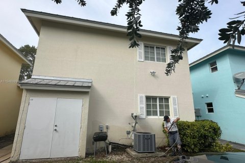 House in Miami, Florida 3 bedrooms, 110.55 sq.m. № 1985370 - photo 3