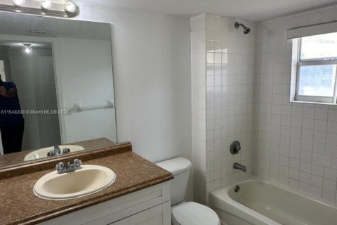 House in Miami, Florida 3 bedrooms, 110.55 sq.m. № 1985370 - photo 15