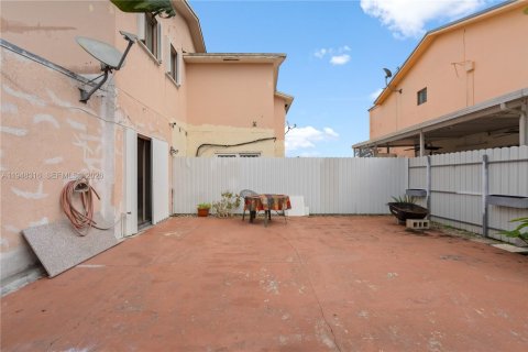 Condominio en venta en Hialeah, Florida, 2 dormitorios, 80.45 m2 № 2004347 - foto 26