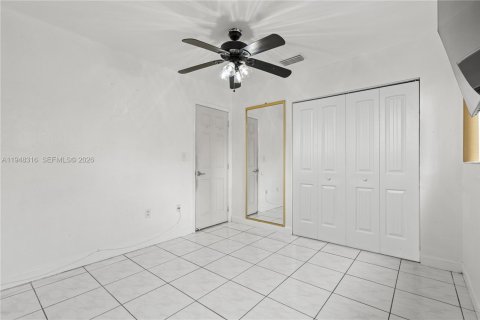 Condominio en venta en Hialeah, Florida, 2 dormitorios, 80.45 m2 № 2004347 - foto 23