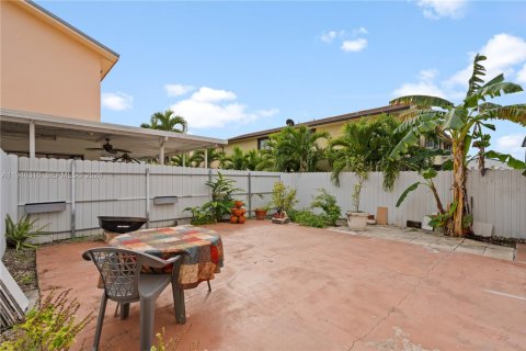 Condominio en venta en Hialeah, Florida, 2 dormitorios, 80.45 m2 № 2004347 - foto 24