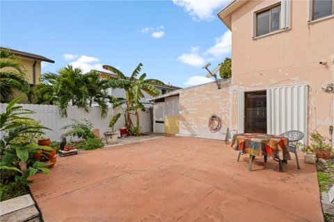 Condominio en venta en Hialeah, Florida, 2 dormitorios, 80.45 m2 № 2004347 - foto 25