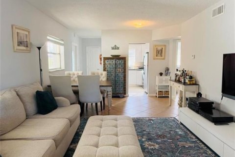 Condominio en Pompano Beach, Florida, 2 dormitorios  № 2175432