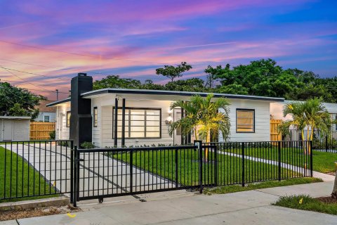 Casa en alquiler en West Palm Beach, Florida, 2 dormitorios, 94.39 m2 № 1050110 - foto 1