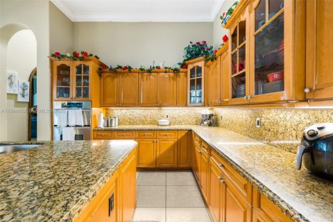 Casa en venta en Miami, Florida, 5 dormitorios, 482.16 m2 № 2001944 - foto 15