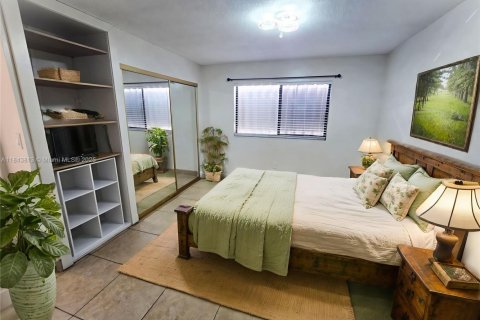 Condo in Hialeah, Florida, 2 bedrooms  № 1888016 - photo 2