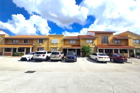 Condo in Hialeah, Florida, 2 bedrooms  № 1888016 - photo 3