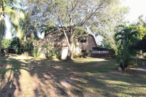 House in Homestead, Florida 5 bedrooms, 315.03 sq.m. № 1633583 - photo 4