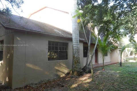 House in Homestead, Florida 5 bedrooms, 315.03 sq.m. № 1633583 - photo 2