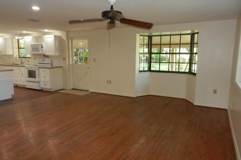House in Homestead, Florida 5 bedrooms, 315.03 sq.m. № 1633583 - photo 12