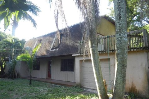 House in Homestead, Florida 5 bedrooms, 315.03 sq.m. № 1633583 - photo 1